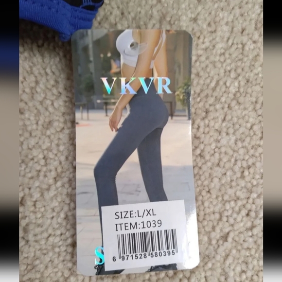 NEW 2-Piece Sports Bra and High Waist Yoga Shorts Set - Picture 6 of 6